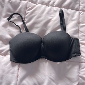 Black 32D bra Victoria secret lightly lined removable strap
